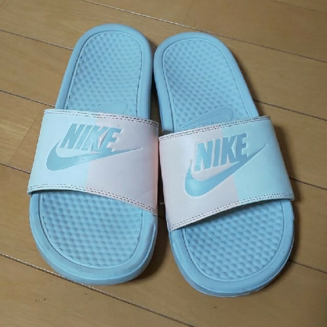 NIKE(ナイキ)のNIKE ベナッシ 25cm レディースの靴/シューズ(サンダル)の商品写真