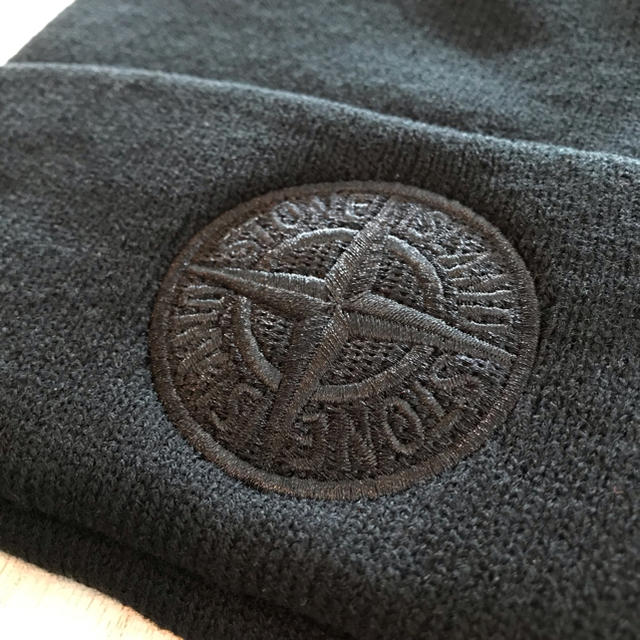 STONE ISLAND(ストーンアイランド)のストーンアイランド ニット帽 ニットキャップ ブラック メンズの帽子(ニット帽/ビーニー)の商品写真