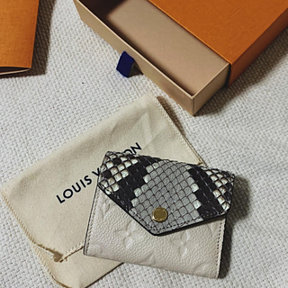 ルイヴィトン(LOUIS VUITTON)のLOUIS VUITTON 希少 パイソン柄 折りたたみ財布(財布)
