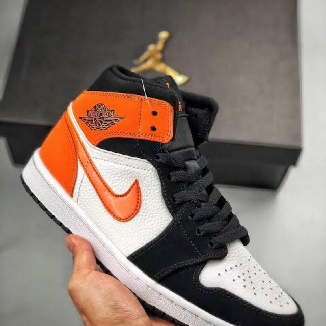 NIKE(ナイキ)の26.5 新品 NIKE　AIR JORDAN 1 ジョーダン1 オレンジ メンズの靴/シューズ(スニーカー)の商品写真