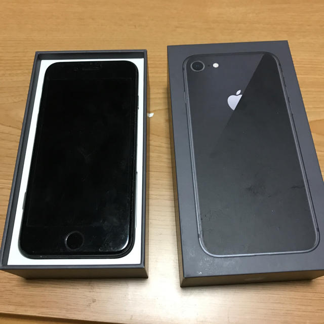 Apple(アップル)のiphone8 64GB ジャンク品 スマホ/家電/カメラのスマートフォン/携帯電話(スマートフォン本体)の商品写真