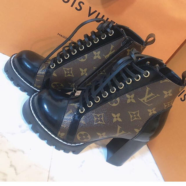 LOUIS VUITTON(ルイヴィトン)のルイ・ヴィトン ブーツ レディースの靴/シューズ(ブーツ)の商品写真