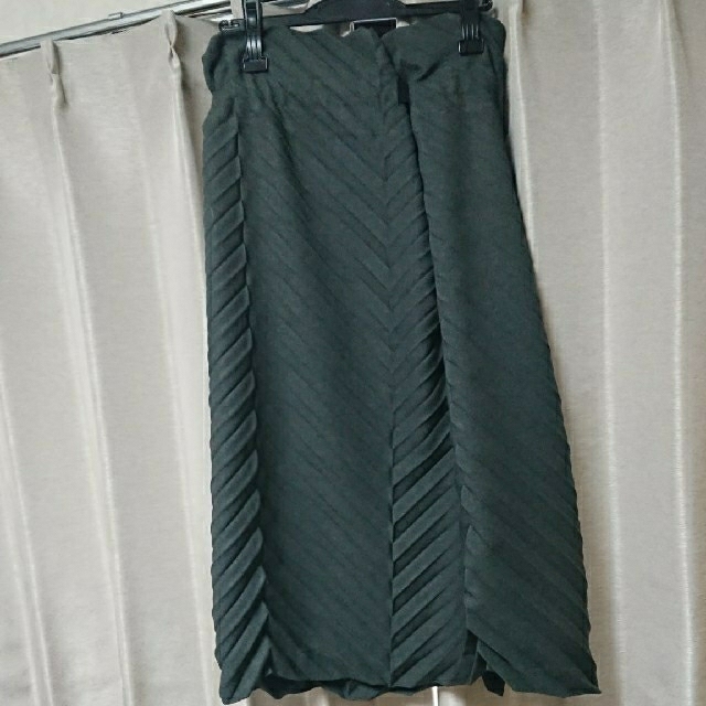 PLEATS PLEASE ISSEY MIYAKE(プリーツプリーズイッセイミヤケ)の【AYA様専用】 (美品)イッセイミヤケme グレー巻きスカート レディースのスカート(ひざ丈スカート)の商品写真