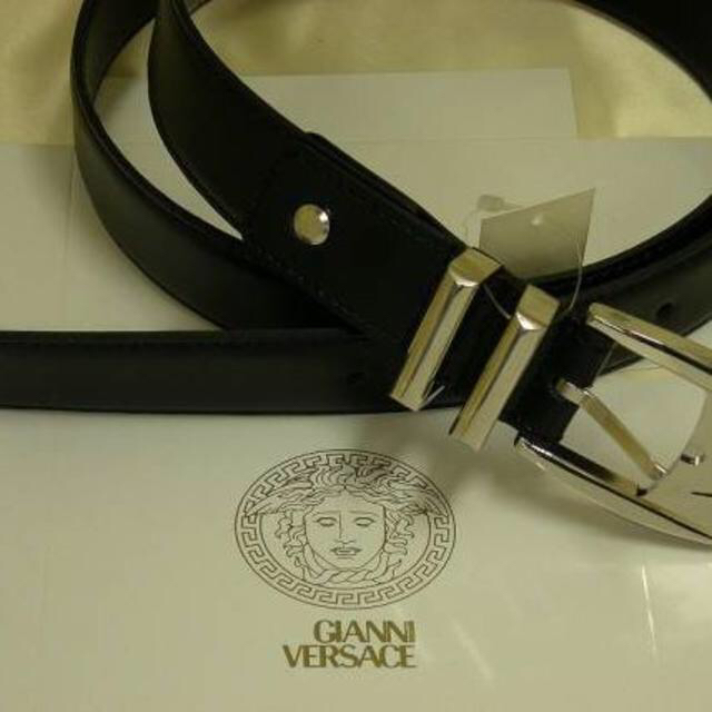 Gianni Versace(ジャンニヴェルサーチ)のVERSACE ヴェルサーチ★メンズベルト★銀色 2連タイプ！新品 メンズのファッション小物(ベルト)の商品写真