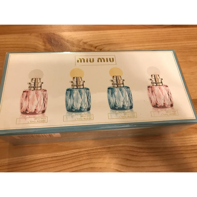 miumiu(ミュウミュウ)のmiumiu 人気ミニ香水4点セット コスメ/美容の香水(香水(女性用))の商品写真