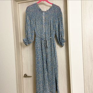 ダブルクローゼット(w closet)の美品♥︎wcloset♥︎小花柄シャーリングワンピース♥︎(ロングワンピース/マキシワンピース)