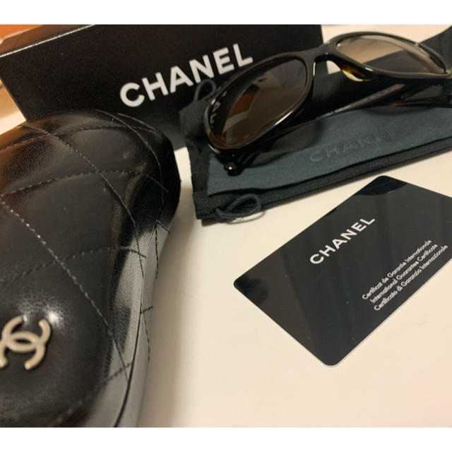 CHANEL(シャネル)のCHANEL サングラス べっ甲  リボンデザイン レディースのファッション小物(サングラス/メガネ)の商品写真