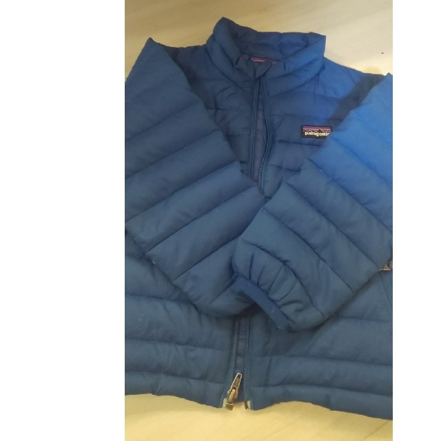 patagonia(パタゴニア)のpatagonia ダウン3T キッズ/ベビー/マタニティのキッズ服男の子用(90cm~)(ジャケット/上着)の商品写真