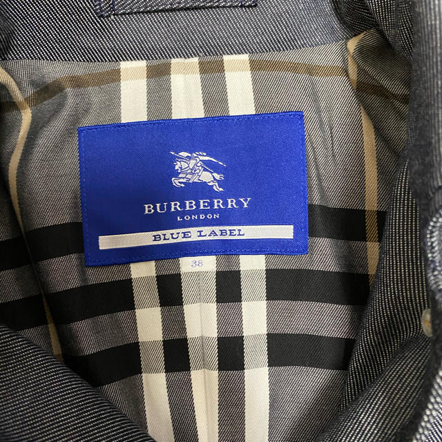 BURBERRY BLUE LABEL(バーバリーブルーレーベル)のバーバリーブルーレーベル　デニムトレンチコート レディースのジャケット/アウター(トレンチコート)の商品写真