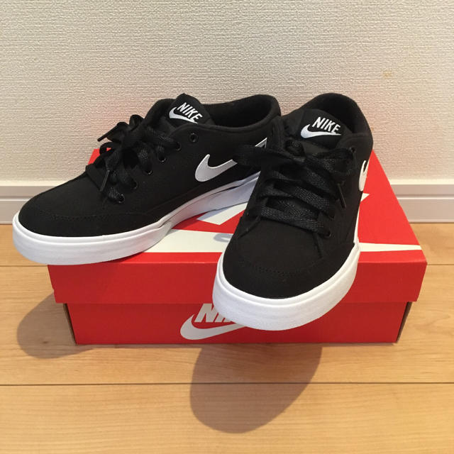 NIKE ナイキ　スニーカー