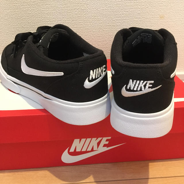 NIKE ナイキ　スニーカー