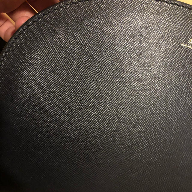 A.P.C ハーフムーン エンボス加工の通販 by キリミ's shop|アーペーセーならラクマ - A.P.C アーペーセー 在庫あお得