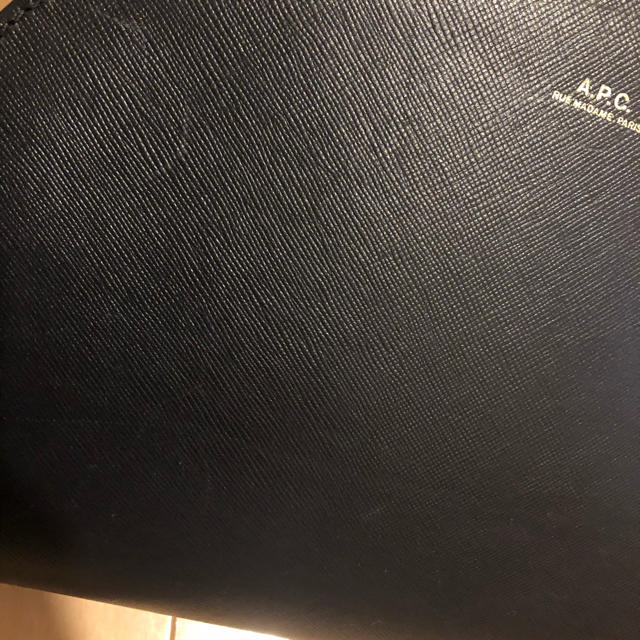 A.P.C ハーフムーン エンボス加工の通販 by キリミ's shop|アーペーセーならラクマ - A.P.C アーペーセー 在庫あお得