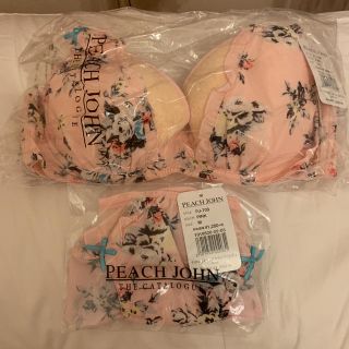 ピーチジョン(PEACH JOHN)の【新品未使用未開封】peachjohn♡上下セット【1.30までの出品】(ブラ&ショーツセット)