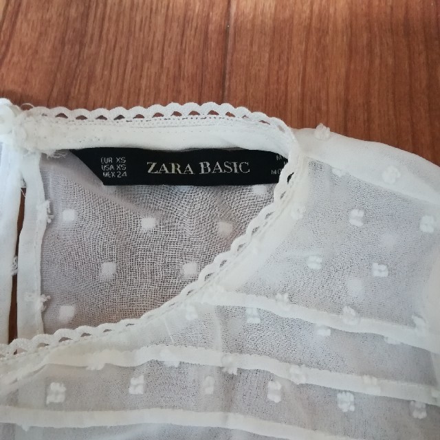 ZARA(ザラ)のザラ　トップス　XS レディースのトップス(カットソー(半袖/袖なし))の商品写真