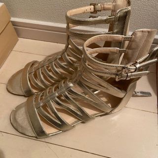 ナインウエスト(NINE WEST)のゴールド　グラディエーター　サンダル(サンダル)