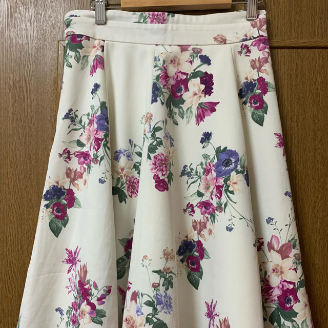 MISCH MASCH(ミッシュマッシュ)のMISCH MASCH 花柄スカート♥︎︎ レディースのスカート(ひざ丈スカート)の商品写真