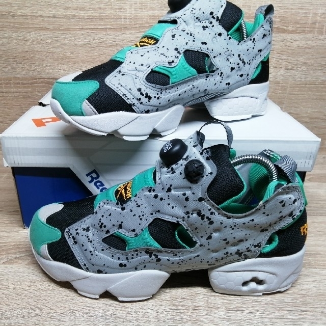 Reebok(リーボック)のReebok INSTAPUMP FURY OG graysplash 24.5 レディースの靴/シューズ(スニーカー)の商品写真