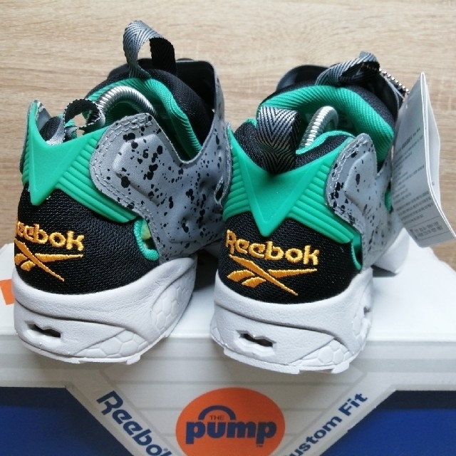 Reebok(リーボック)のReebok INSTAPUMP FURY OG graysplash 24.5 レディースの靴/シューズ(スニーカー)の商品写真