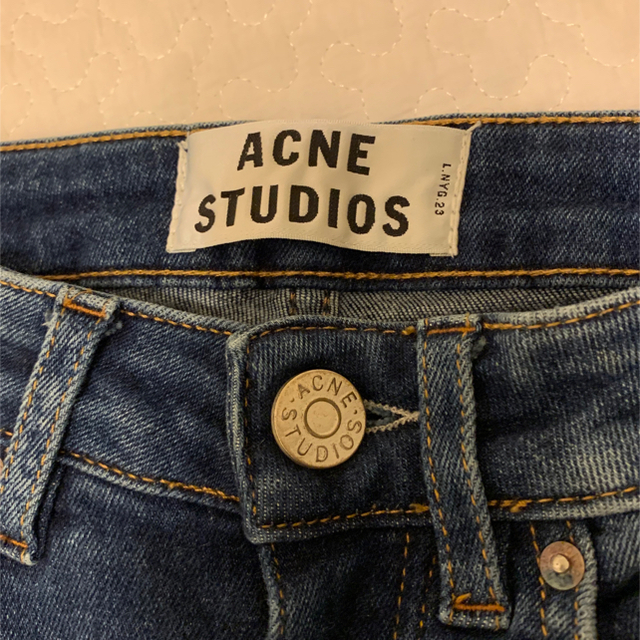 ACNE(アクネ)のアクネストゥディオズ スキン5 スキニー デニム ジーンズ 23インチ レディースのパンツ(デニム/ジーンズ)の商品写真