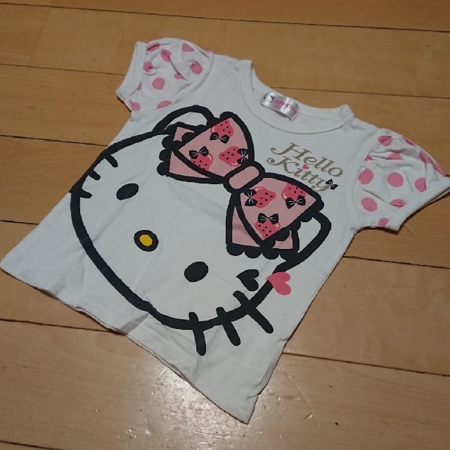 ハローキティ(ハローキティ)のぴより様専用  キティＴシャツ95 キッズ/ベビー/マタニティのキッズ服女の子用(90cm~)(Tシャツ/カットソー)の商品写真