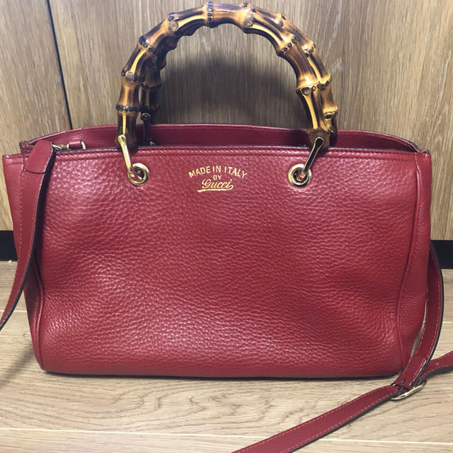Gucci(グッチ)のGUCCI バンブー ショッパー　赤 レディースのバッグ(ハンドバッグ)の商品写真