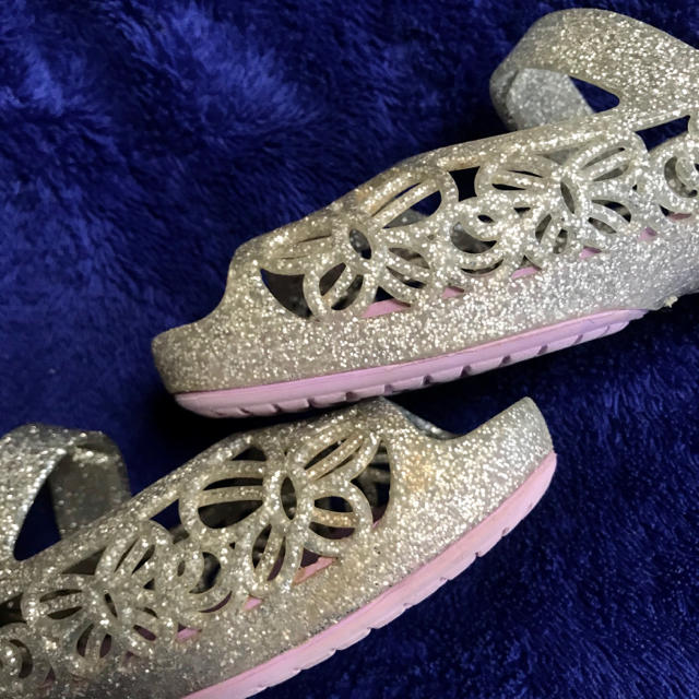crocs(クロックス)の【19cm】C13 クロックス　キラキラ　シルバー　イザベラ　紫　CROCS キッズ/ベビー/マタニティのキッズ靴/シューズ(15cm~)(サンダル)の商品写真