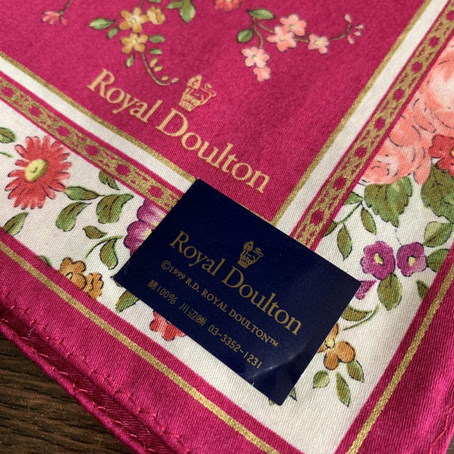 Royal Doulton(ロイヤルドルトン)のRoyal  Doulton ハンカチ レディースのファッション小物(ハンカチ)の商品写真
