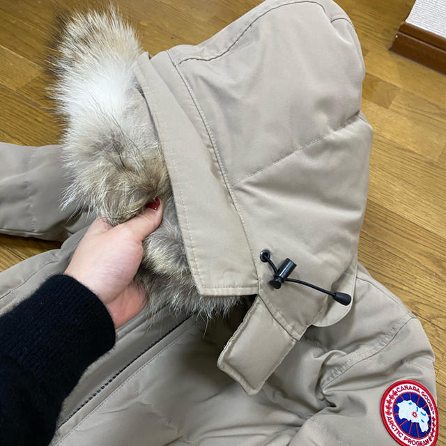 CANADA GOOSE(カナダグース)の断捨離値下げ！　カナダグース　ビルベル　ベージュ　ダウン レディースのジャケット/アウター(ダウンジャケット)の商品写真