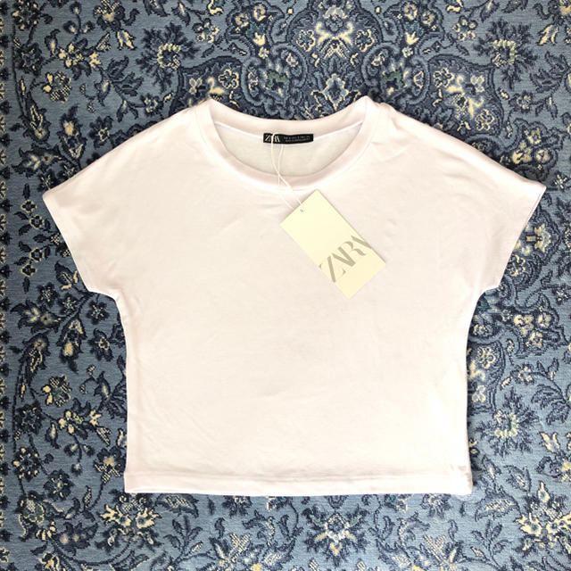 ZARA(ザラ)のZARA シンプル クロップド 白Tシャツ 新品 レディースのトップス(Tシャツ(半袖/袖なし))の商品写真