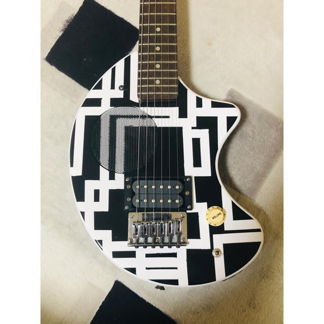 Fernandes(フェルナンデス)のフェルナンデス　zo-3 カスタム塗装　布袋モデル風 楽器のギター(エレキギター)の商品写真