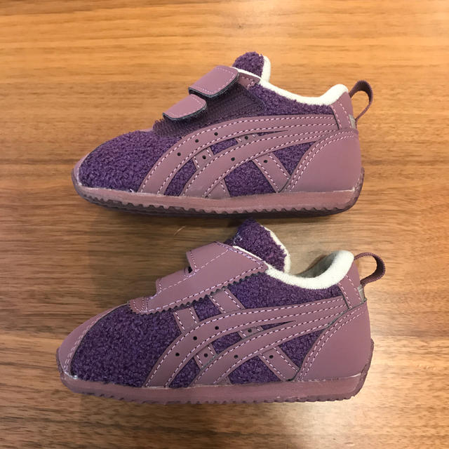 asics(アシックス)の【最終値下げ】アシックス　パープル　13cm キッズ/ベビー/マタニティのベビー靴/シューズ(~14cm)(スニーカー)の商品写真