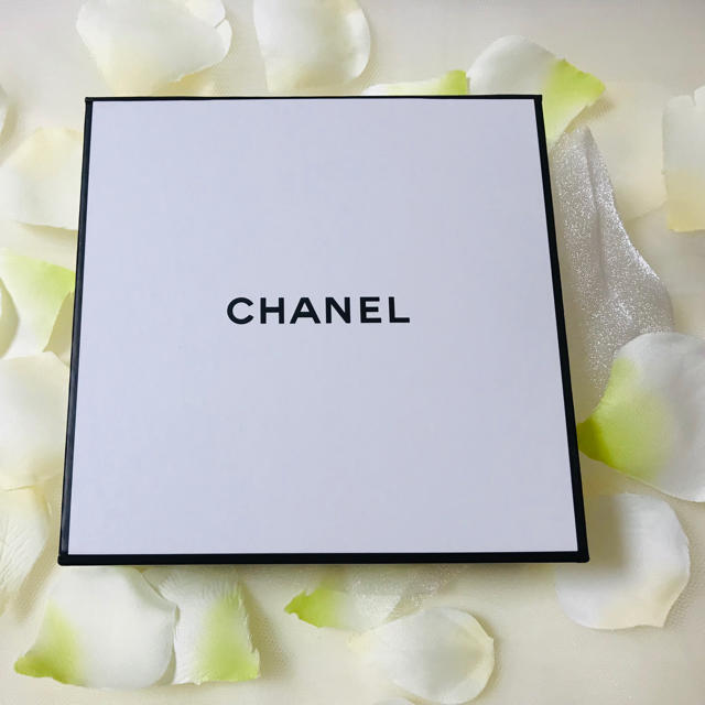 CHANEL(シャネル)のCHANELギフト用の箱 インテリア/住まい/日用品の収納家具(ケース/ボックス)の商品写真