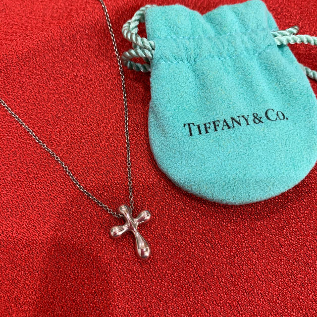 Tiffany & Co.(ティファニー)のゆみゆみサマ専用ティファニーネックレスクロス&ジムトンプソンティッシュケース レディースのアクセサリー(ネックレス)の商品写真