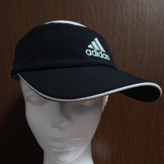 adidas(アディダス)のadidas　サンバイザー　ブラック　新品タグ付き スポーツ/アウトドアのゴルフ(その他)の商品写真