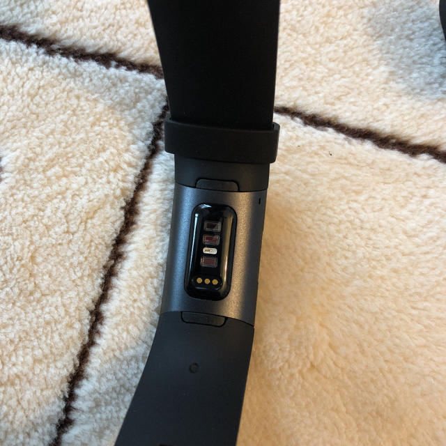 Fitbit charge3 美品 ブラック スポーツ/アウトドアのトレーニング/エクササイズ(トレーニング用品)の商品写真