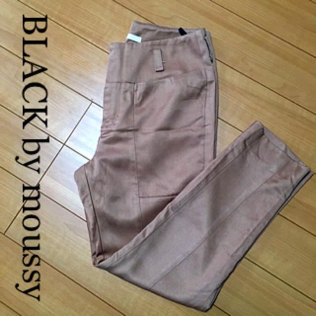 BLACK by moussy(ブラックバイマウジー)の未使用 美脚✦ 定価14280円 レディースのパンツ(クロップドパンツ)の商品写真