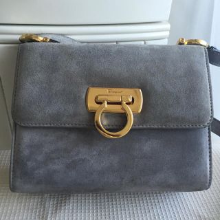 フェラガモ(Ferragamo)のFerragamo ミニショルダーバッグ(ショルダーバッグ)