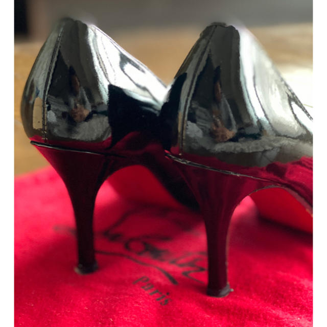 Christian Louboutin(クリスチャンルブタン)のクリスチャン ルブタン ブラックエナメル8cmヒール 23.5cm レディースの靴/シューズ(ハイヒール/パンプス)の商品写真