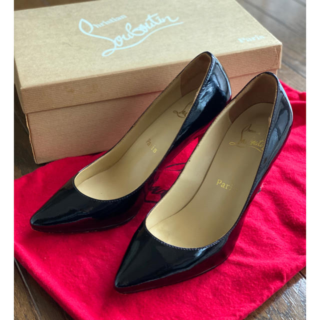 Christian Louboutin(クリスチャンルブタン)のクリスチャン ルブタン ブラックエナメル8cmヒール 23.5cm レディースの靴/シューズ(ハイヒール/パンプス)の商品写真