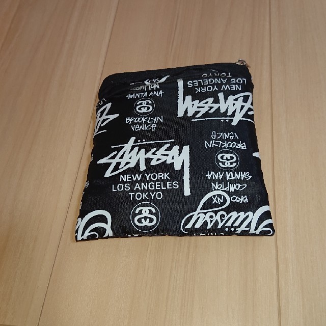 STUSSY(ステューシー)の【新品未使用】男性 STUSSY エコバッグ 黒 ブラック ステューシー メンズ メンズのバッグ(ショルダーバッグ)の商品写真