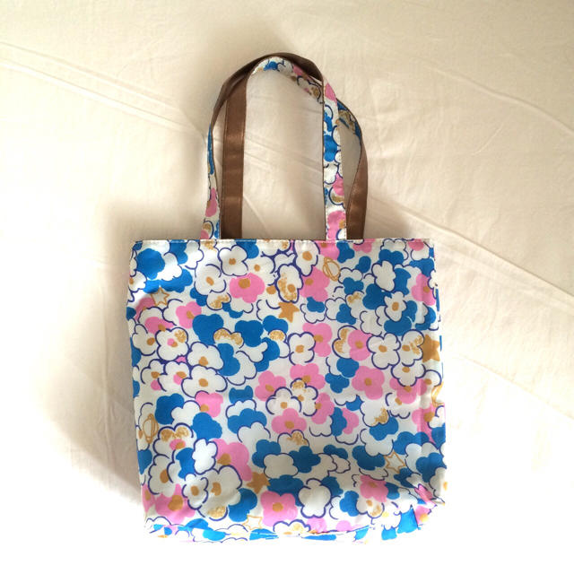 TSUMORI CHISATO(ツモリチサト)の【新品】ツモリチサトリバーシブルトート レディースのバッグ(トートバッグ)の商品写真