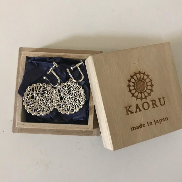 KAORU(カオル)のKAORU × 北欧暮らしの道具店 レディースのアクセサリー(イヤリング)の商品写真