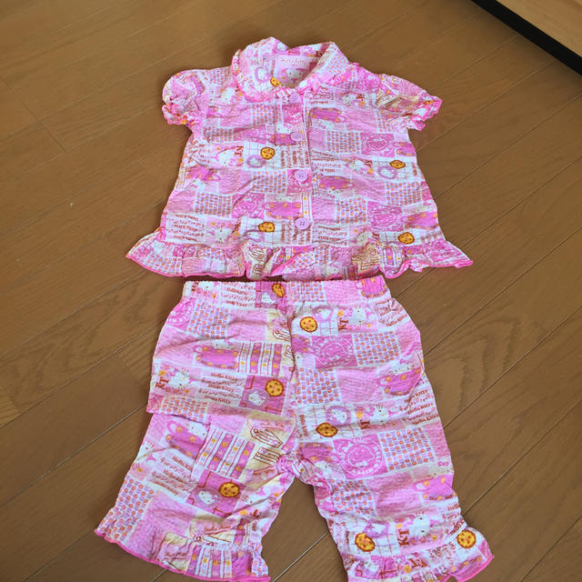 サンリオ(サンリオ)のキティのパジャマ 100cm キッズ/ベビー/マタニティのキッズ服女の子用(90cm~)(パジャマ)の商品写真