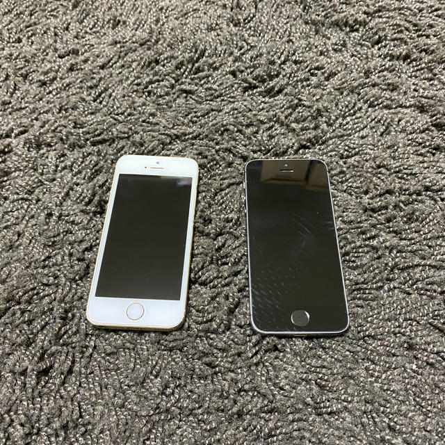 Apple(アップル)のiPhone 5S ２台 A1453 スマホ/家電/カメラのスマートフォン/携帯電話(携帯電話本体)の商品写真