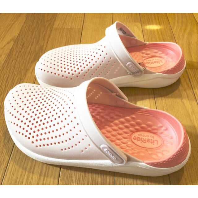 crocs(クロックス)の未使用品 新素材 クロックス ライトライド W9 25.0 25cm クロッグ レディースの靴/シューズ(サンダル)の商品写真