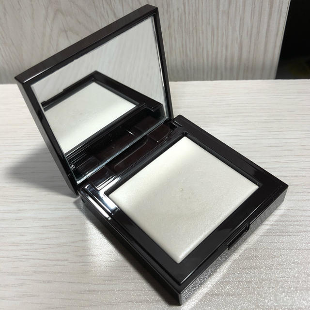 laura mercier(ローラメルシエ)のローラメルシエ　シークレット ブラーリング パウダー フォー アンダー アイズ コスメ/美容のベースメイク/化粧品(フェイスパウダー)の商品写真