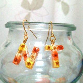 リアルフラワーイニシャルピアス(オーダーメイド)