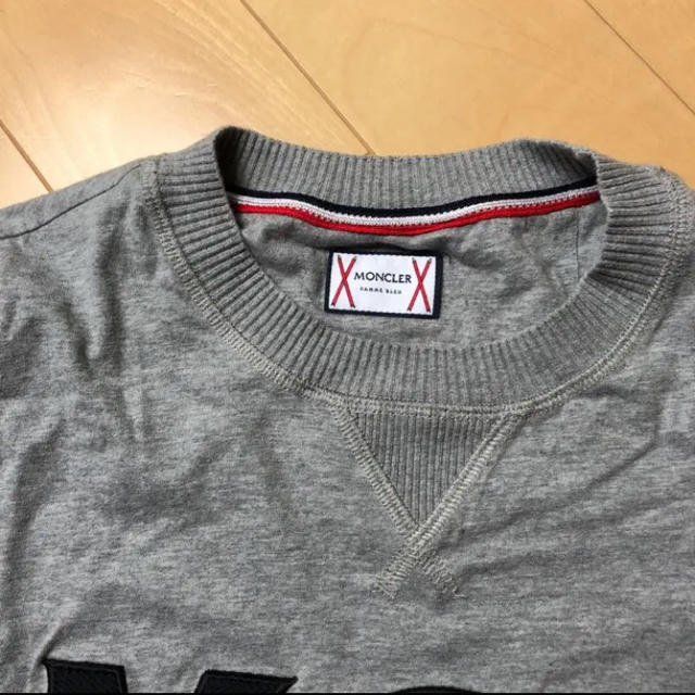 MONCLER(モンクレール)のTシャツ モンクレールガムブルー メンズ トムブラウン メンズのトップス(Tシャツ/カットソー(半袖/袖なし))の商品写真