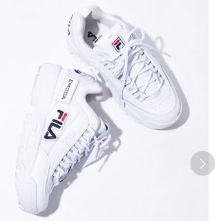 エモダ(EMODA)のEMODA×FILA ディスラプター スニーカー   白　M 新品　正規品(スニーカー)